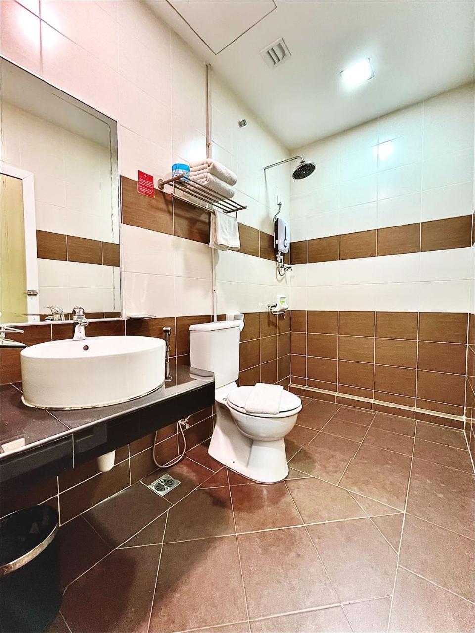 Adya Hotel Chenang Pantai Cenang  Bagian luar foto
