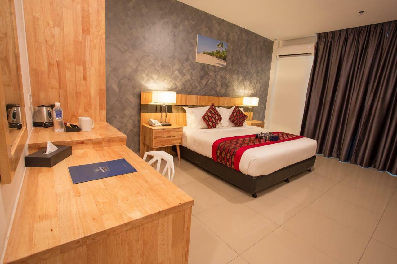Adya Hotel Chenang Pantai Cenang  Bagian luar foto