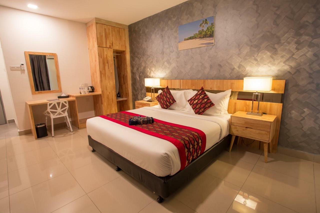 Adya Hotel Chenang Pantai Cenang  Bagian luar foto