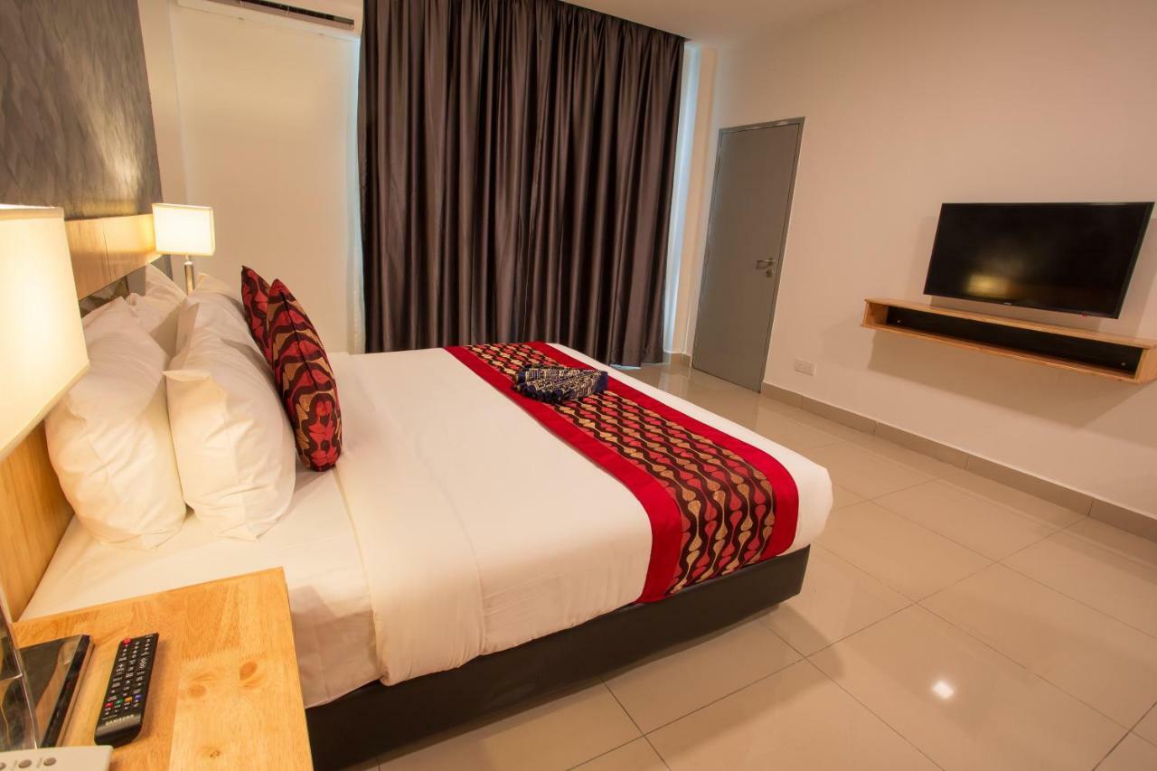 Adya Hotel Chenang Pantai Cenang  Bagian luar foto