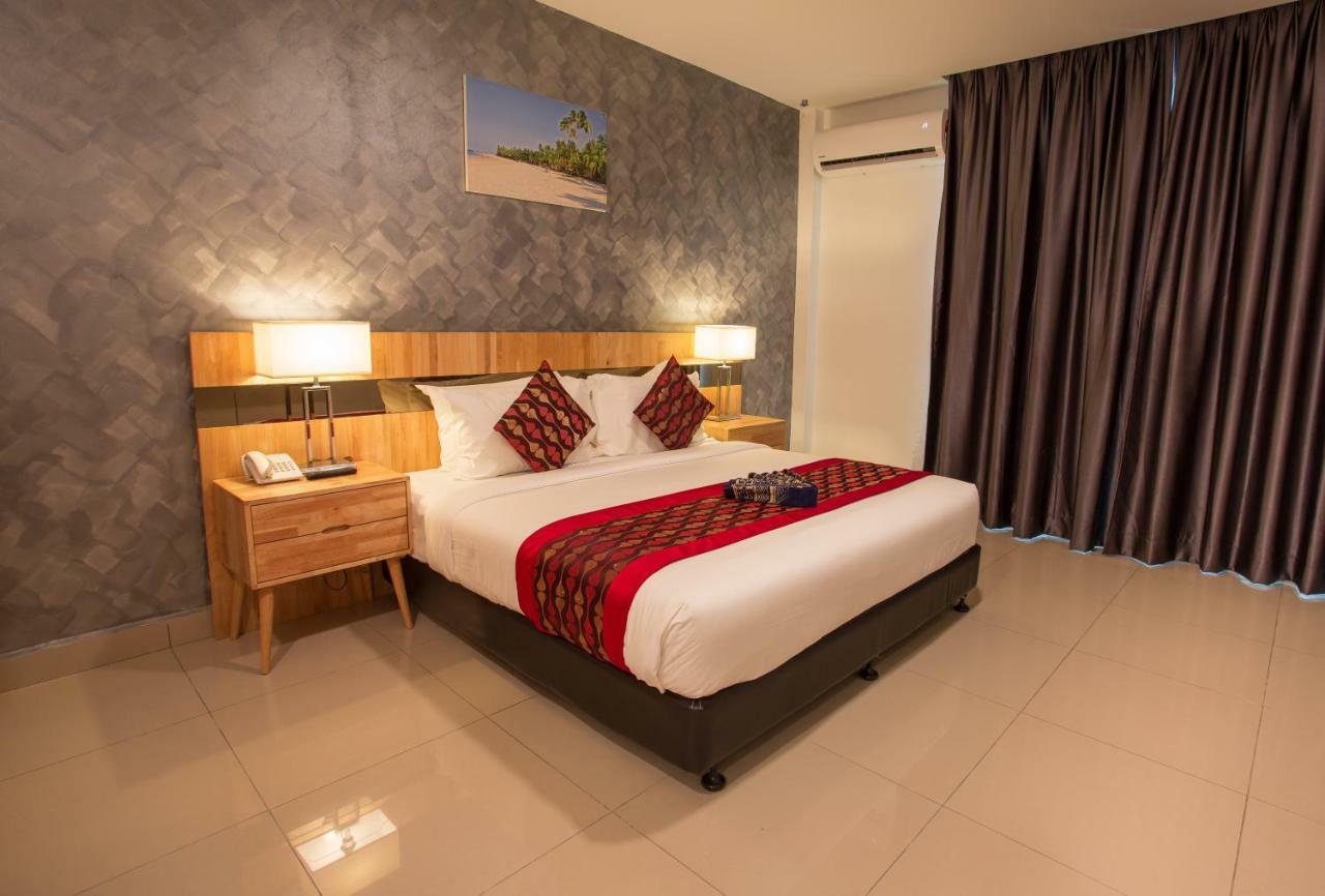 Adya Hotel Chenang Pantai Cenang  Bagian luar foto